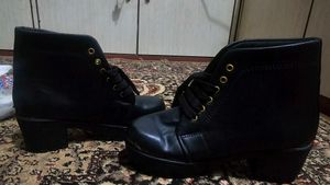 BLACK LEATHER BOOTS!