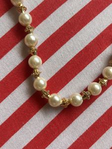 PEARL NECKLACE WITH GOLD DETAILS
