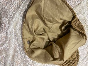 Woven straw shoulder bag