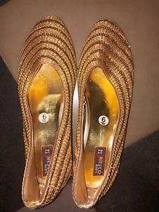 Golden heavy stone work