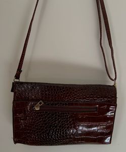 faux-crocodile leather n Horsebit buckle Sling