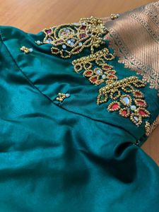💚Emerald Green Embroidered Blouse💚