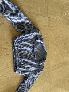 Cropped shirt