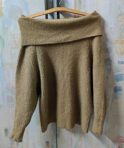Sweater With Stylish Neck
