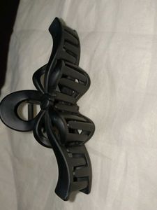 Black Hair Claw Clip