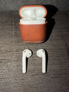 Apple Airpods 2 with Case