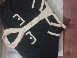 Chic Black &amp; White Cardigan