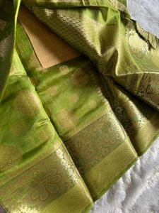 Elegant Green Zari Saree❤️