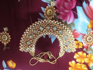 Elegant Pearl &amp; Crystal Statement Necklace