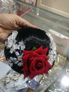 Hair Juda With Beautiful Rose And Stone