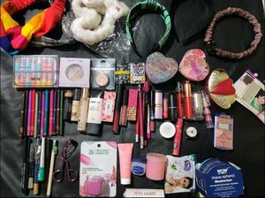 Mixed Makeup Lot (2 products with two freebies