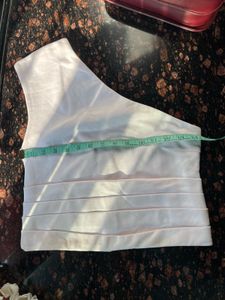 Authentic Zara one off shoulder top