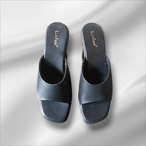 Comfy Black Slides