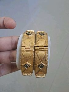 Kundan Pearl Bangles