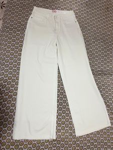 white jeans never worn