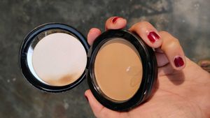 Maybelline Fit Me Compact + Elle18 Liquid Lipstic