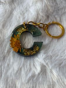 Bloom & Shine – Floral Resin Alphabet Keychain 🌼✨