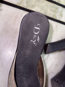 Chic Black &amp; Gold Heels