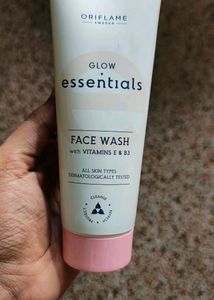 Oriflame Glow Essential Face Wash