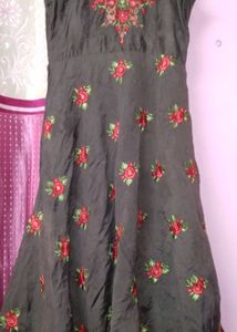 🌹 Rose Embroidered Ethnic Gown.