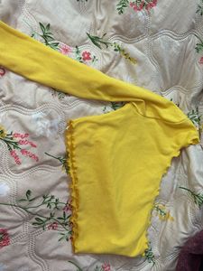 Yellow Ribbed Lettuce Edge Top