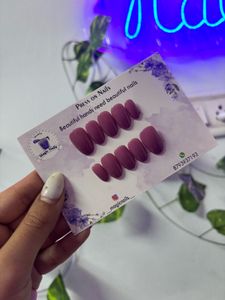 Mauve Press On Nails