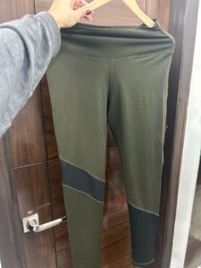 Rock Paper Scissors Workout leggings