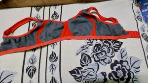 4 Bras In Good Condition
