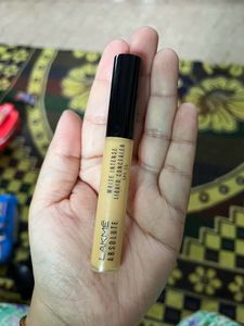 Lakme Absolute Concealer Shade Golden Medium