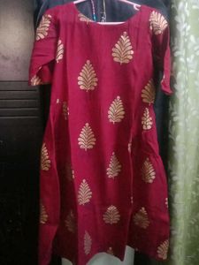 Maroon & Gold Leaf Print Kurti