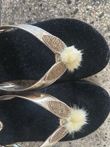 Silver Cat Black &amp; Gold  Pom Slippe