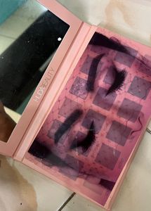 Huda Beauty Nude Pallete