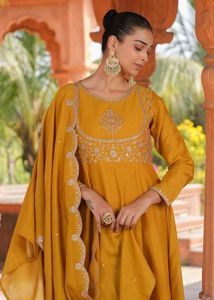 Elegant Kurta Set With Vichitra Fabric