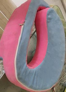 Feeding Pillow With A Freebie For The Baby