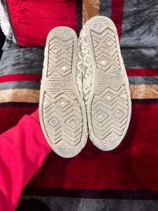 Feather weight  Shoes