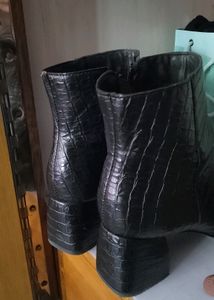 Textured Black Boots | El Paso