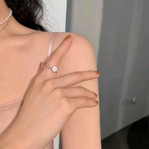 Elegant Floral Rose Gold Ring