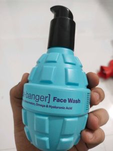 WOW Skin Science Aqua-banger Face Wash