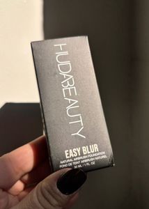 Huda Beauty Easy Blur Foundation