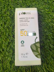 PLUM Green Tea & Zinc Super Matte Sunscreen Gel