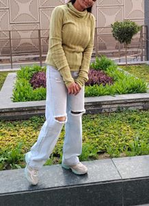 Women Straight Fit High-Rise Knee  Cut Jeans