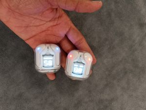 pack 2 31A Ultrapods white colour working like new