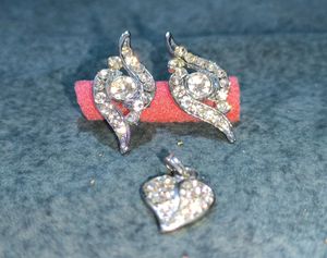 White Diamond Set Of Earrings &amp; Pendant For Women