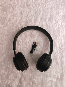Wireless Bluetooth headphones