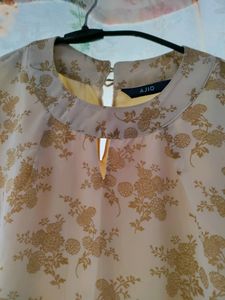 Stylish Sleeveless Kurta