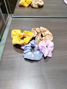 Pack Of 4 Scrunchies! VERY CUTE