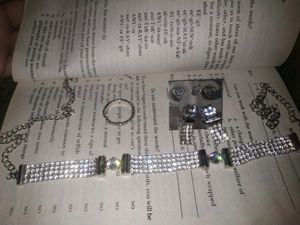 Choker with small Earrings and a Ring