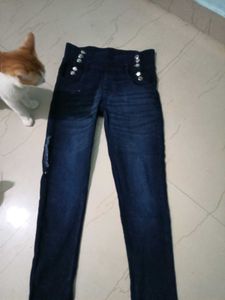 Women Stylish Jeans With Beutiful Bottons