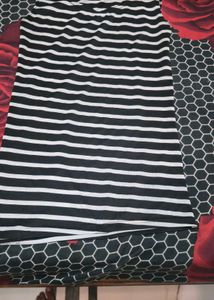 Black And White Top  &amp; It Is Sleeveless