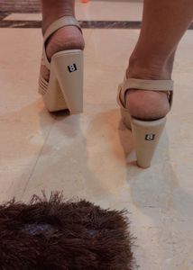 Beige Heels 👠🫶🏻